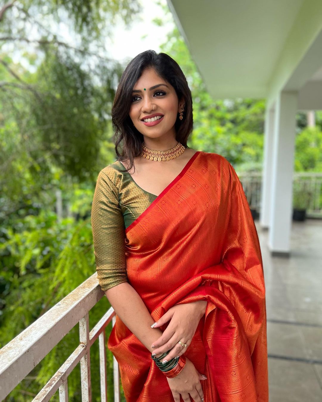 Enthralling Red Soft Silk Saree with Surpassing Blouse Piece