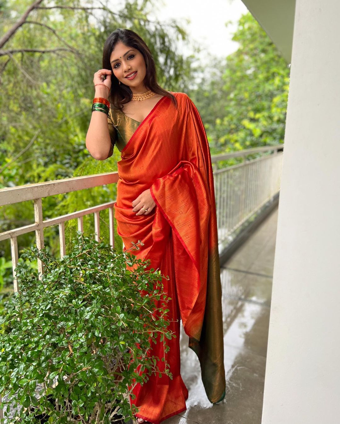 Enthralling Red Soft Silk Saree with Surpassing Blouse Piece