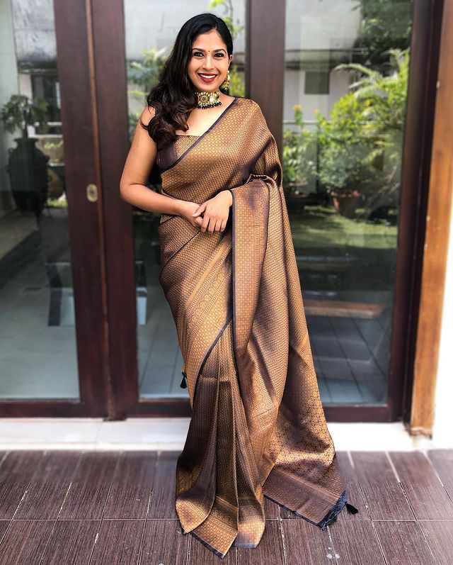 Magnetic Black Soft Silk Saree With Ethnic Blouse Piece