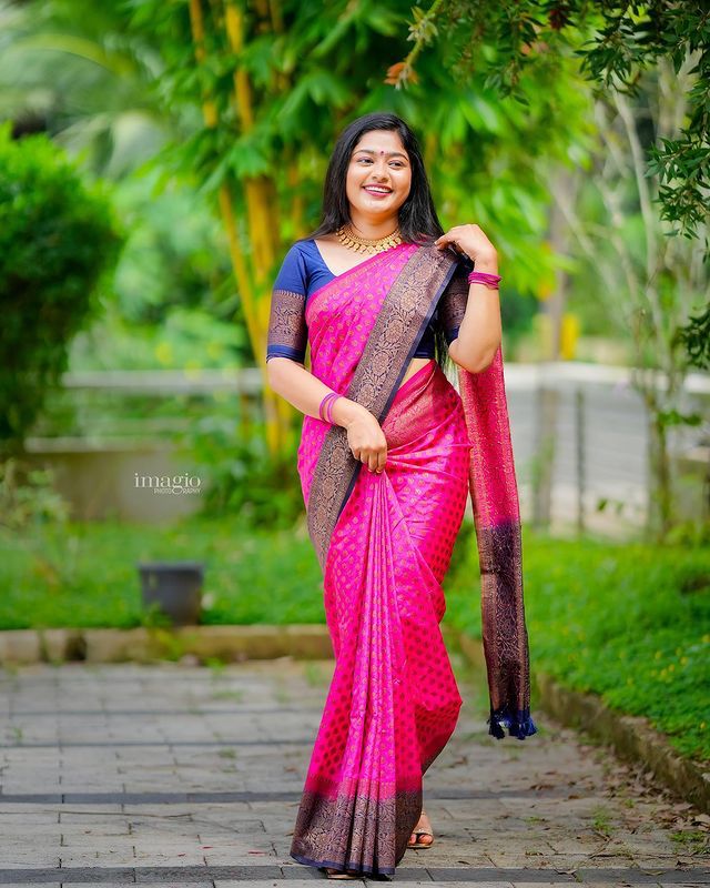 Murmurous Dark Pink Soft Silk Saree With Dissemble Blouse Piece