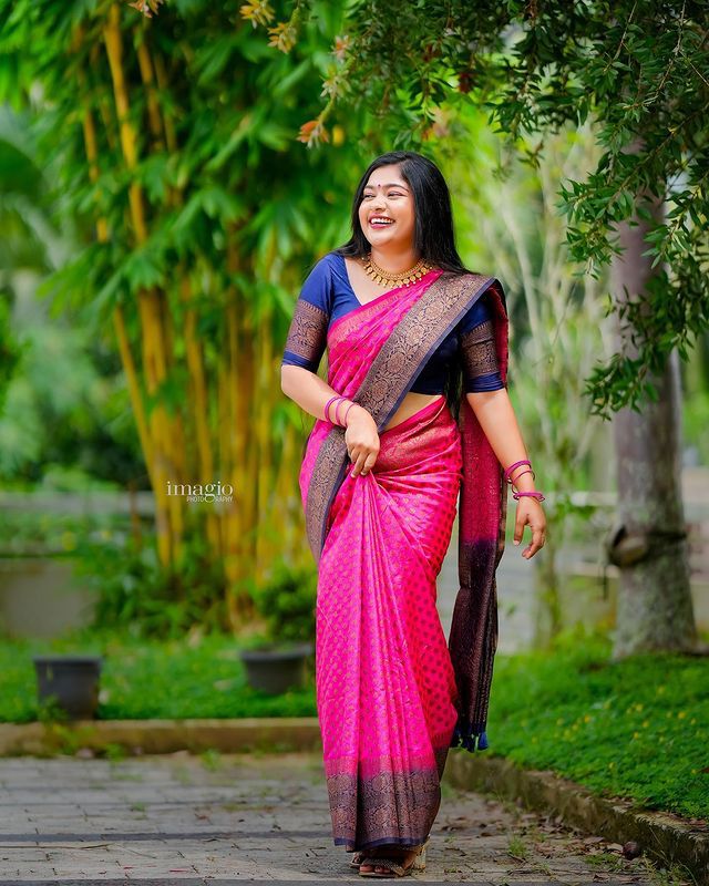 Murmurous Dark Pink Soft Silk Saree With Dissemble Blouse Piece