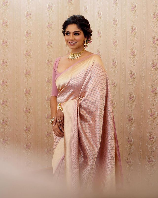 Imbrication Baby Pink Soft Silk Saree With Ebullience Blouse Piece