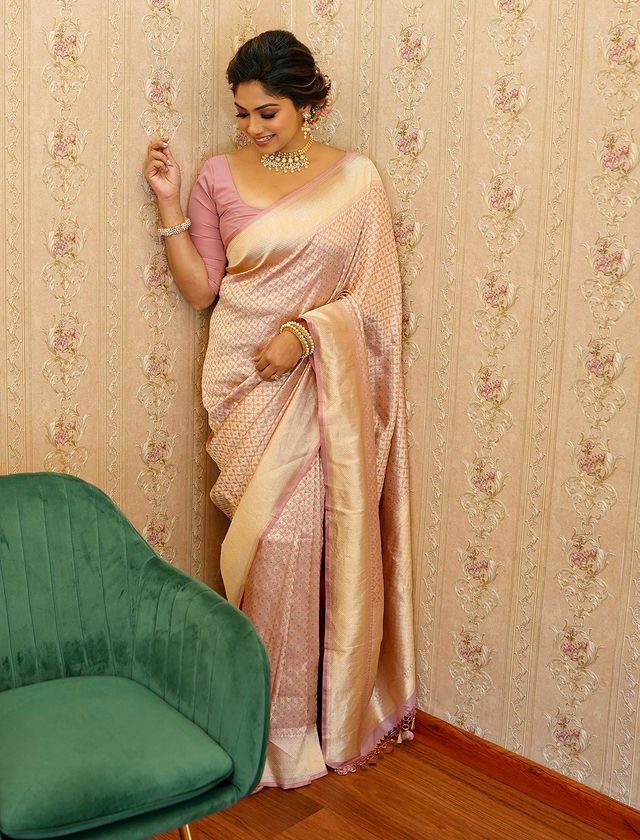 Imbrication Baby Pink Soft Silk Saree With Ebullience Blouse Piece