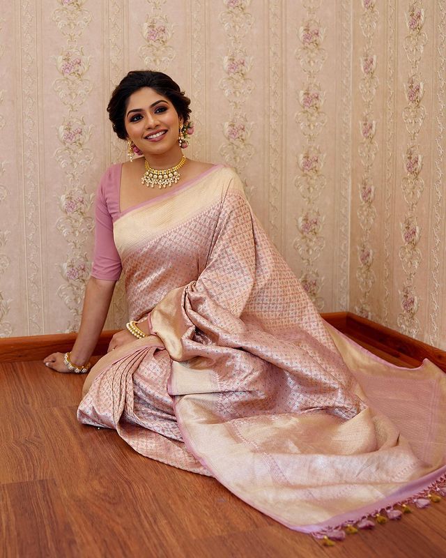 Imbrication Baby Pink Soft Silk Saree With Ebullience Blouse Piece