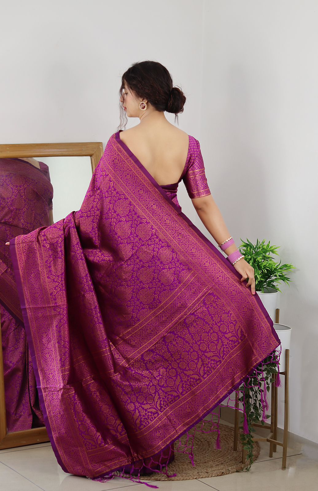 Jubilant Purple Soft Silk Saree With Exceptional Blouse Piece