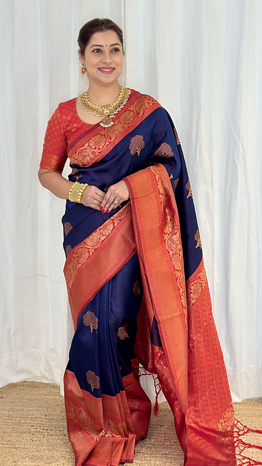 Engaging Navy Blue Soft Silk Saree With Pulsating Blouse Piece