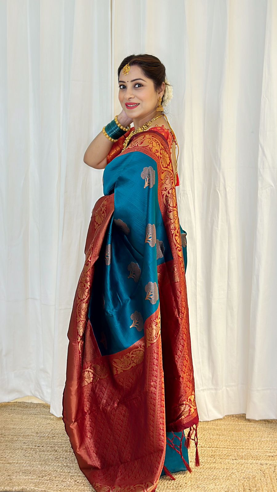 Sumptuous Rama Soft Silk Saree With Redolent Blouse Piece