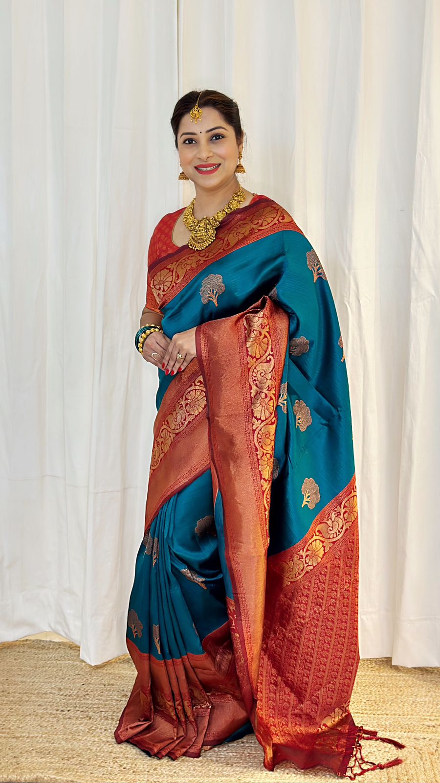 Sumptuous Rama Soft Silk Saree With Redolent Blouse Piece