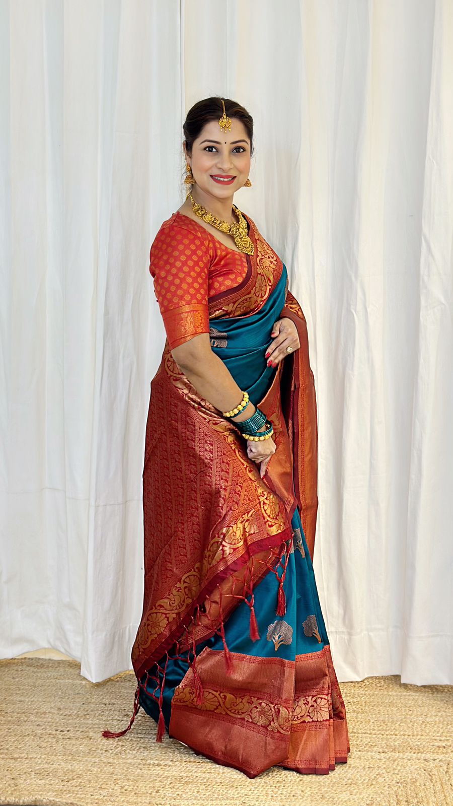 Sumptuous Rama Soft Silk Saree With Redolent Blouse Piece