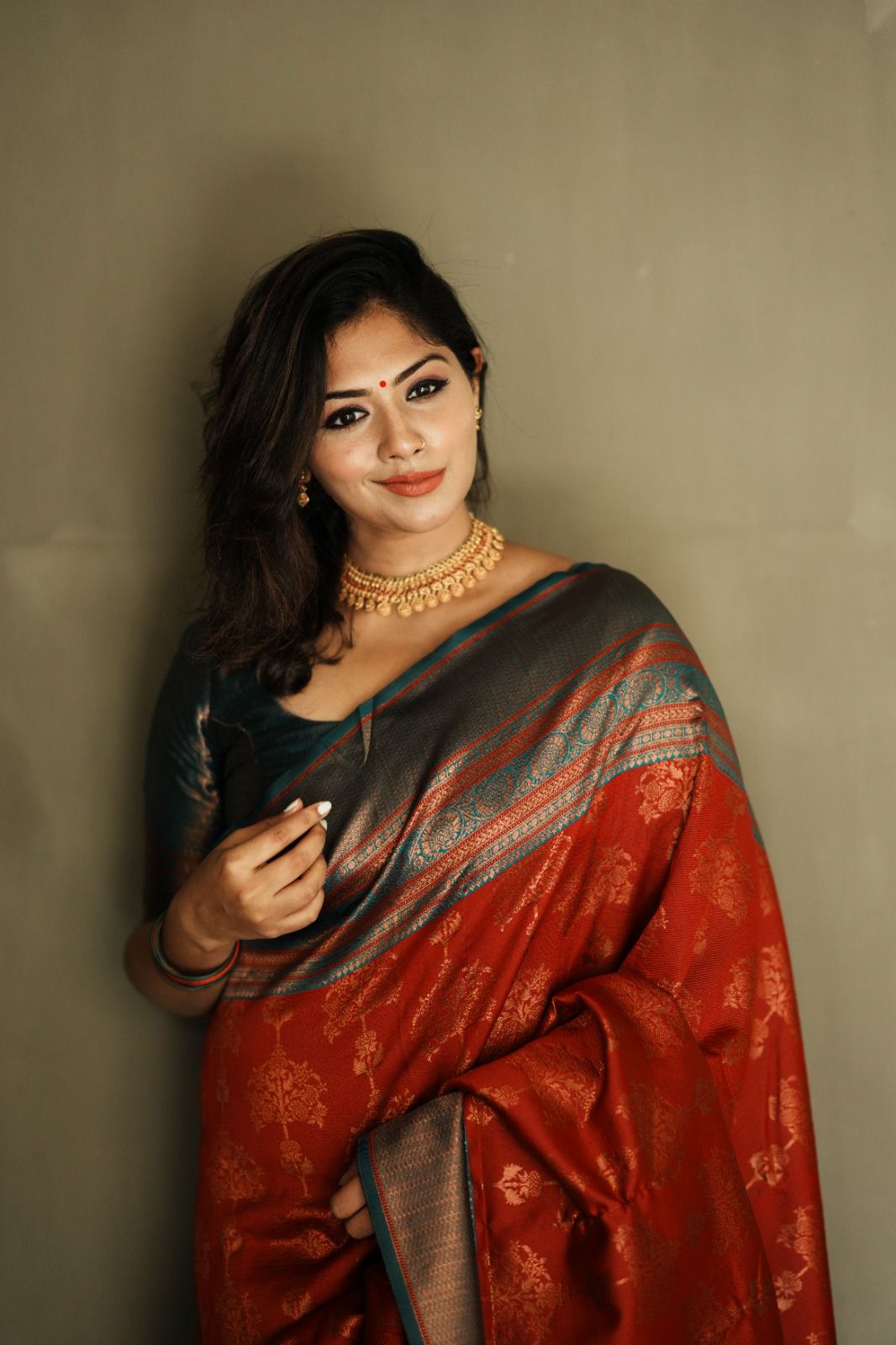 Seraphic Maroon Soft Silk Saree With Splendiferous Blouse Piece