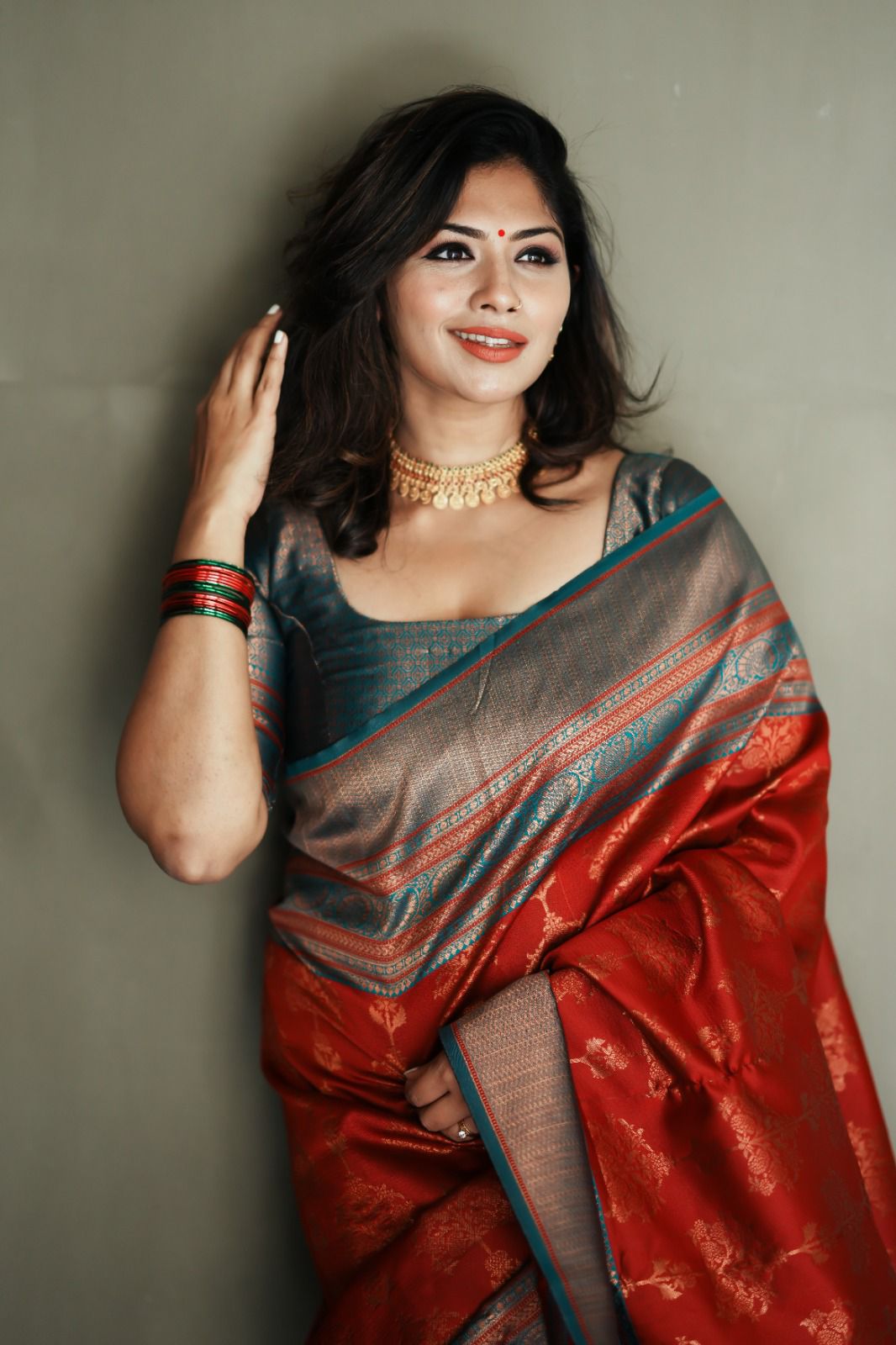 Seraphic Maroon Soft Silk Saree With Splendiferous Blouse Piece