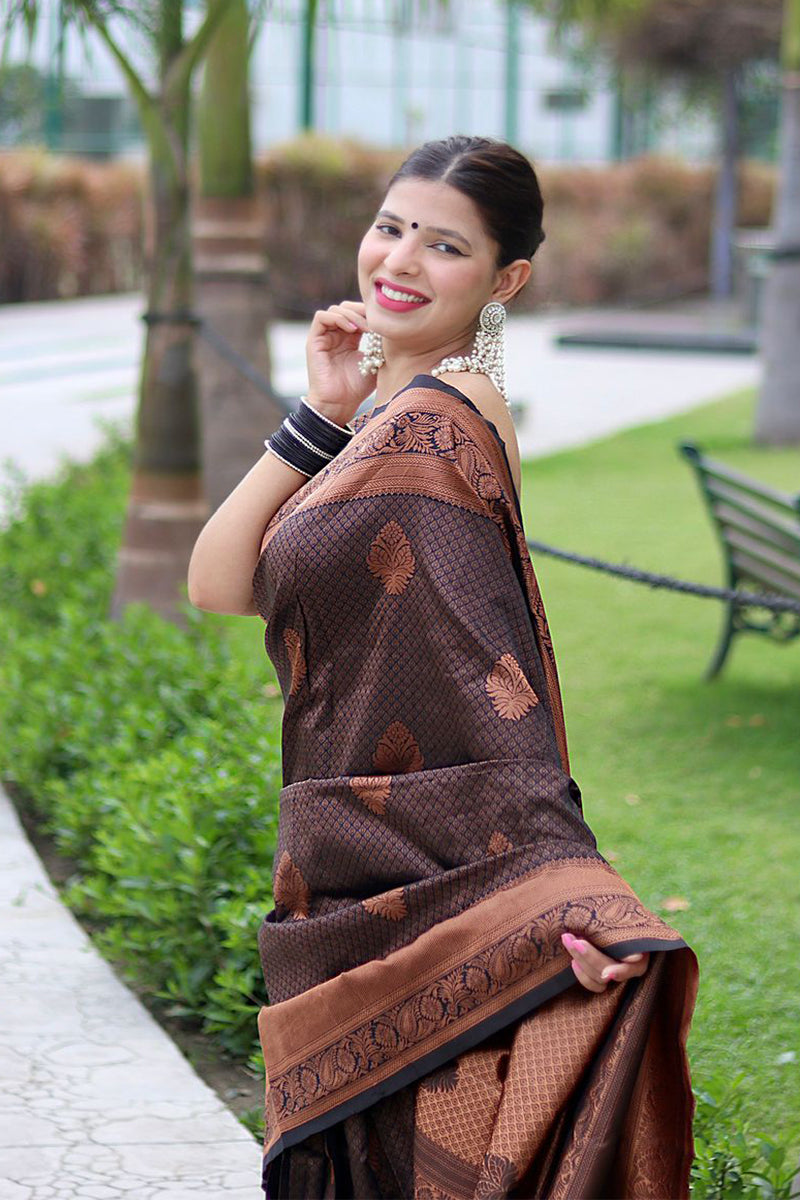 Trendy Black Soft Silk Saree With Engaging Blouse Piece