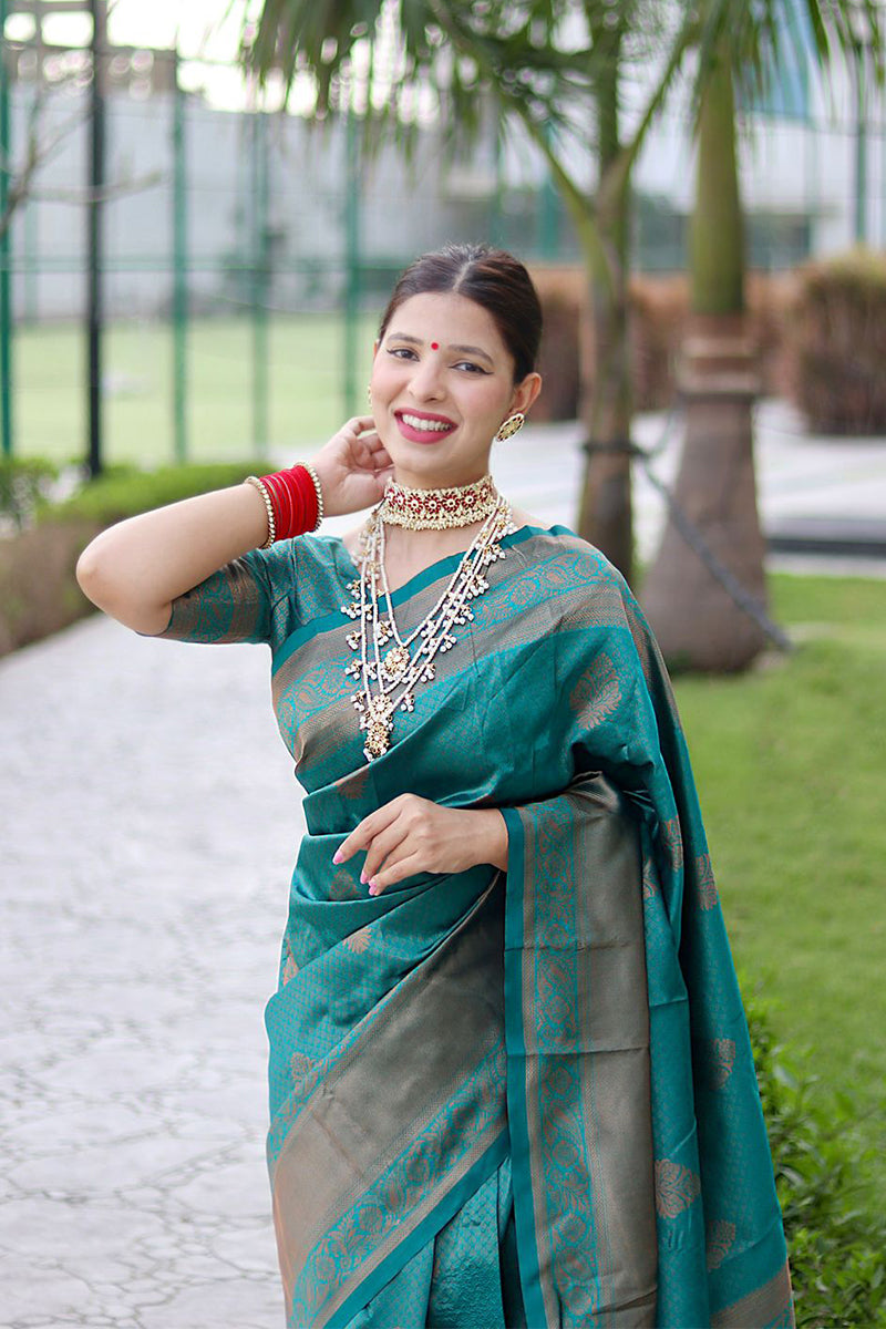 Tantalizing Rama Soft Silk Saree With Gratifying Blouse Piece