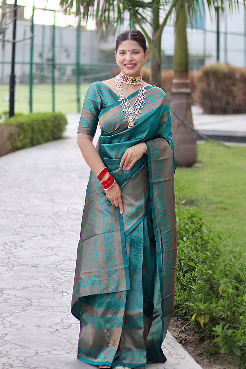 Tantalizing Rama Soft Silk Saree With Gratifying Blouse Piece