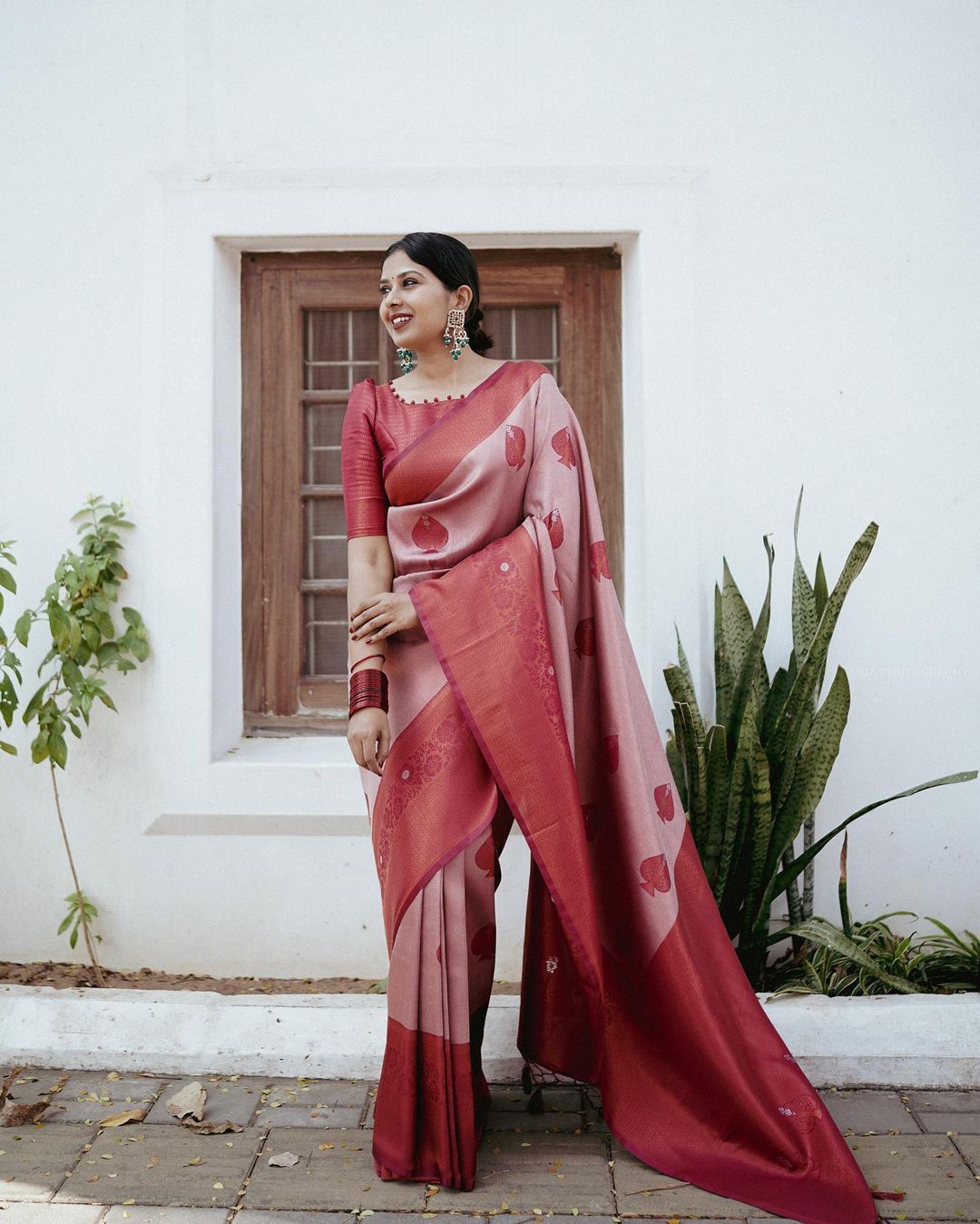 Evocative Pink Soft Silk Saree With Blissful Blouse Piece