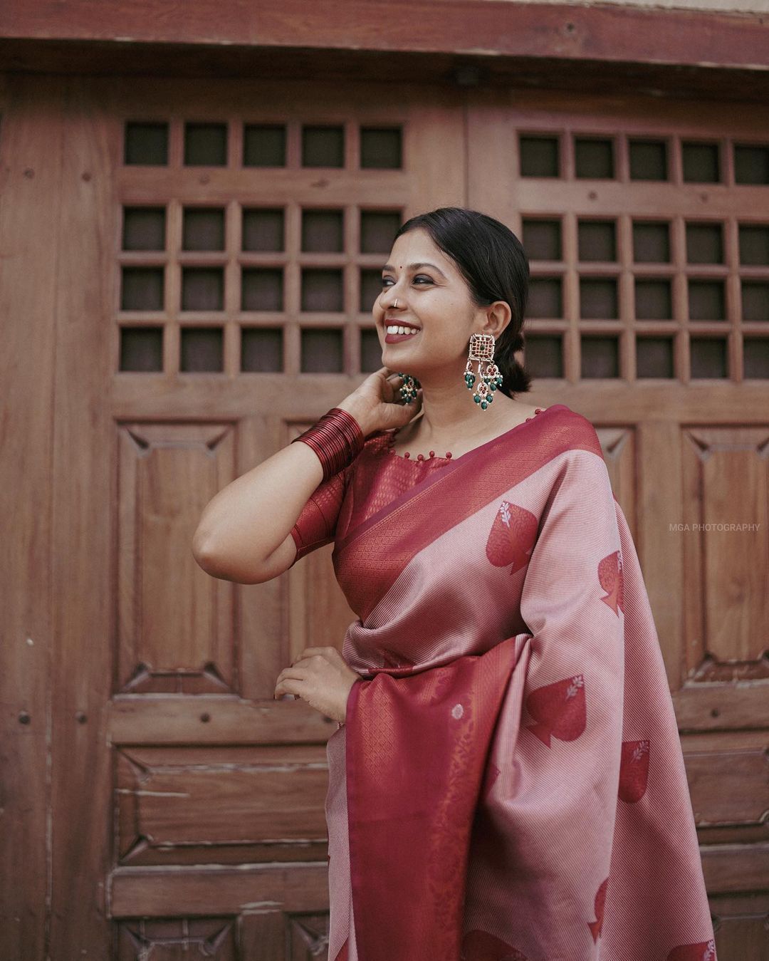 Evocative Pink Soft Silk Saree With Blissful Blouse Piece