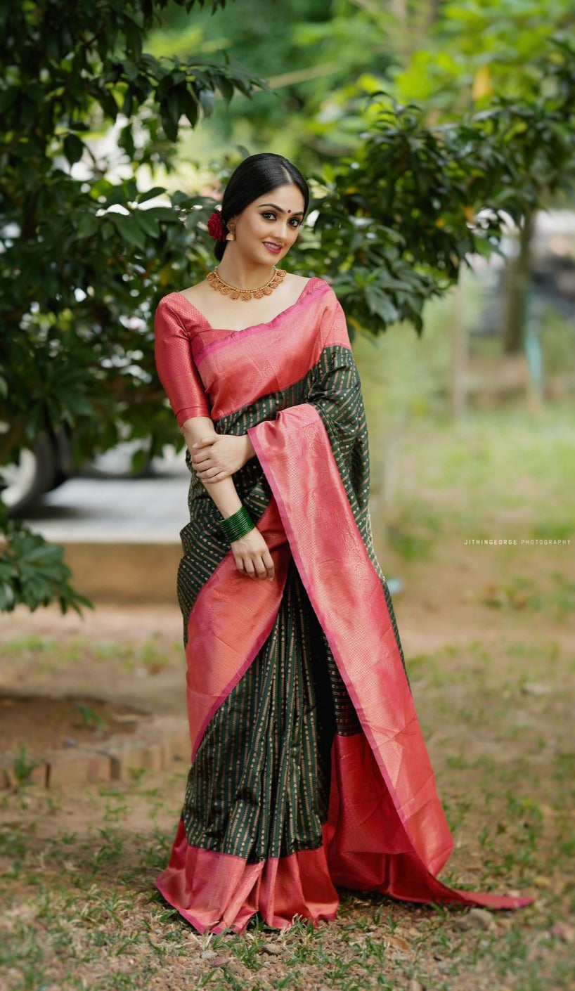 Comely Green Soft Silk Saree With Flamboyant Blouse Piece