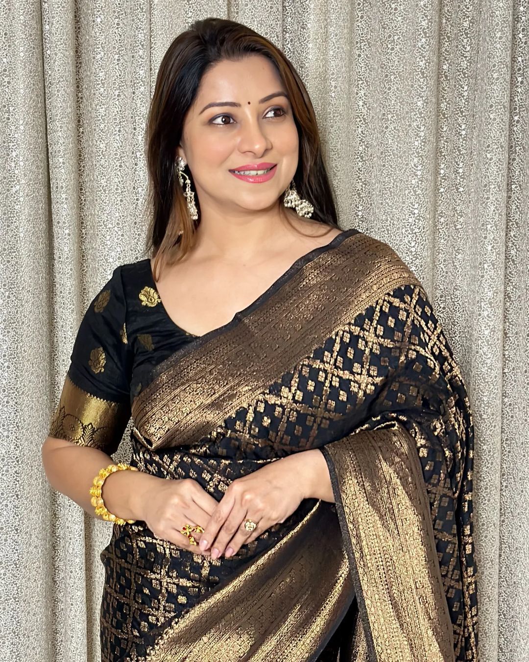 Prettiest Black Soft Silk Saree With Vestigial Blouse Piece