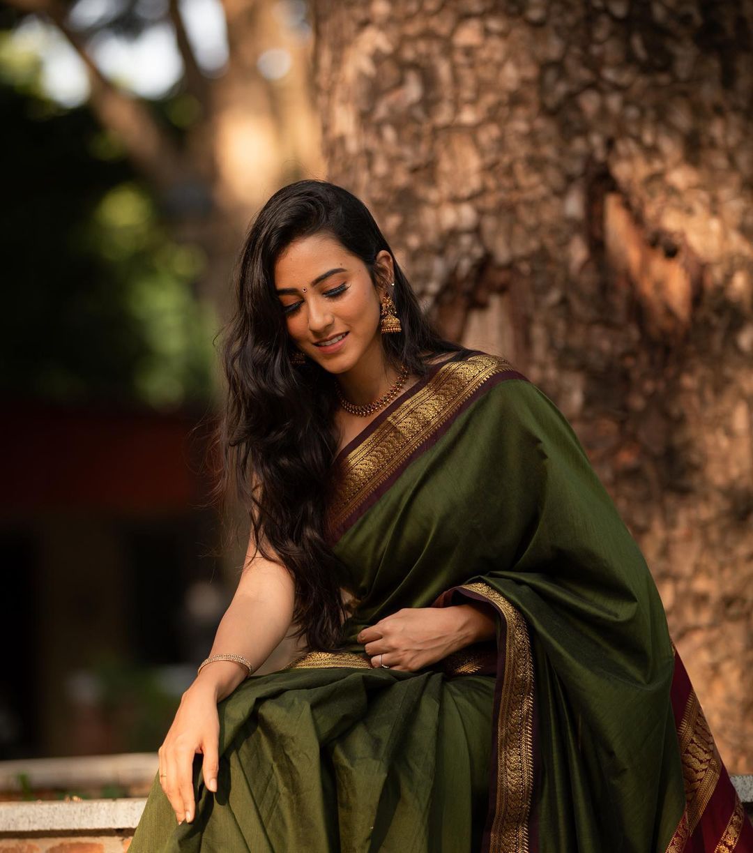 Prominent Green Soft Silk Saree With Delectable Blouse Piece