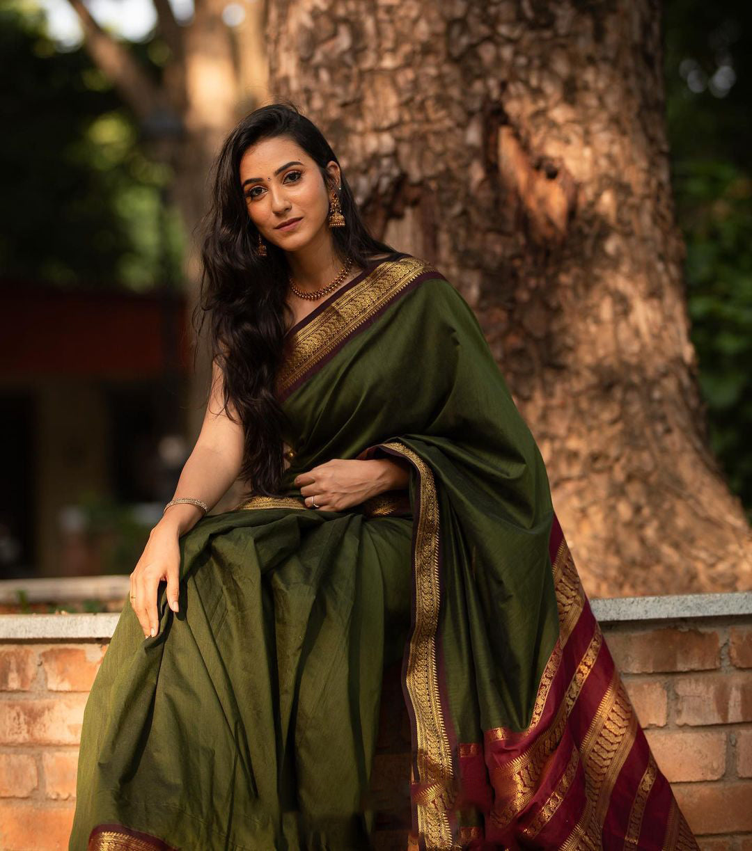 Prominent Green Soft Silk Saree With Delectable Blouse Piece