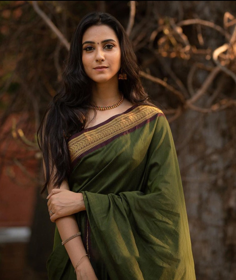 Prominent Green Soft Silk Saree With Delectable Blouse Piece