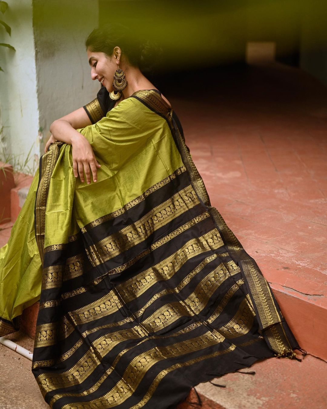 Radiant Mehndi Soft Silk Saree With Devastating Blouse Piece