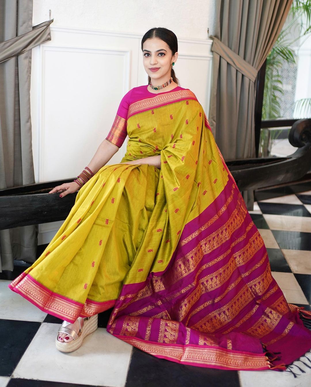 Pulsating Mustard Soft Silk Saree With Felicitous Blouse Piece