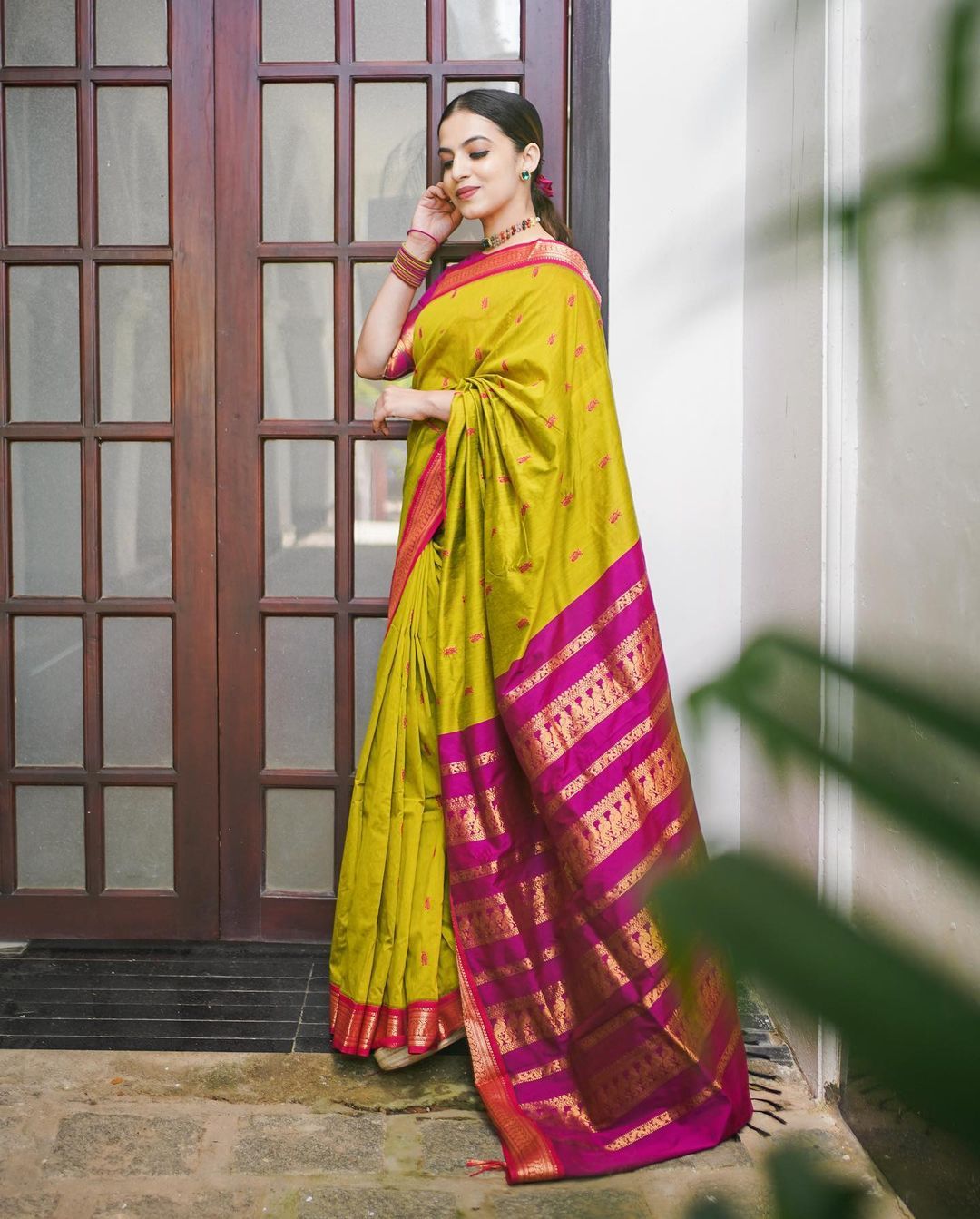 Pulsating Mustard Soft Silk Saree With Felicitous Blouse Piece