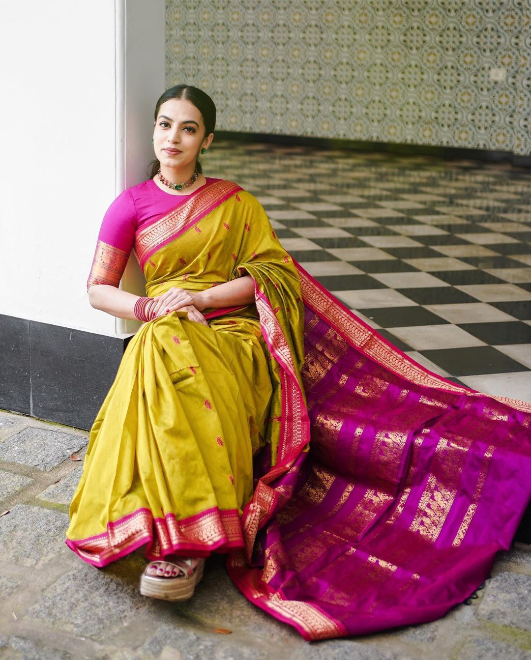 Pulsating Mustard Soft Silk Saree With Felicitous Blouse Piece