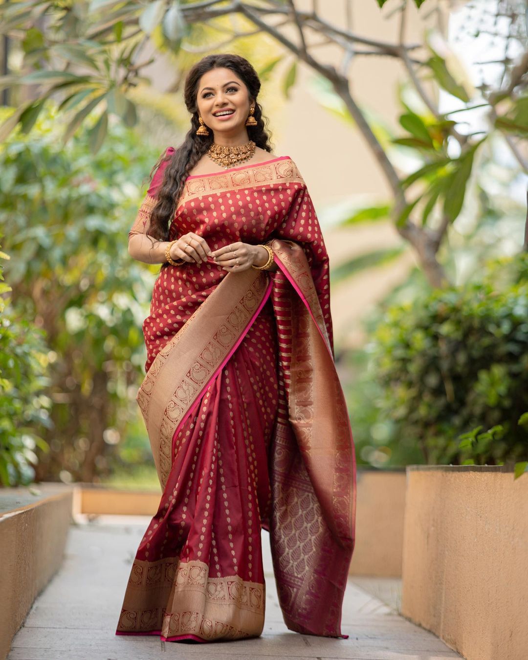 Gratifying Maroon Soft Silk Saree With Pleasurable Blouse Piece