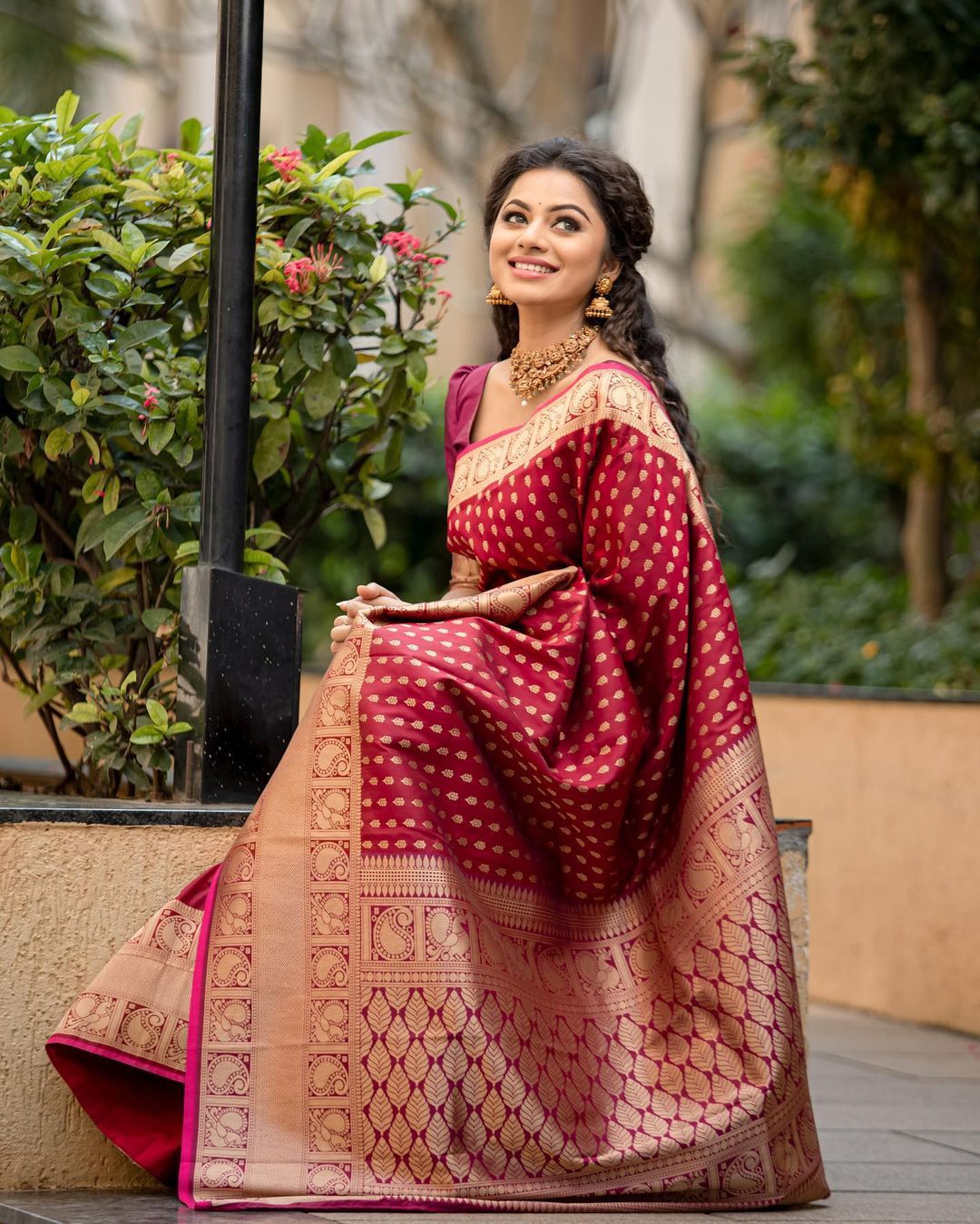 Gratifying Maroon Soft Silk Saree With Pleasurable Blouse Piece