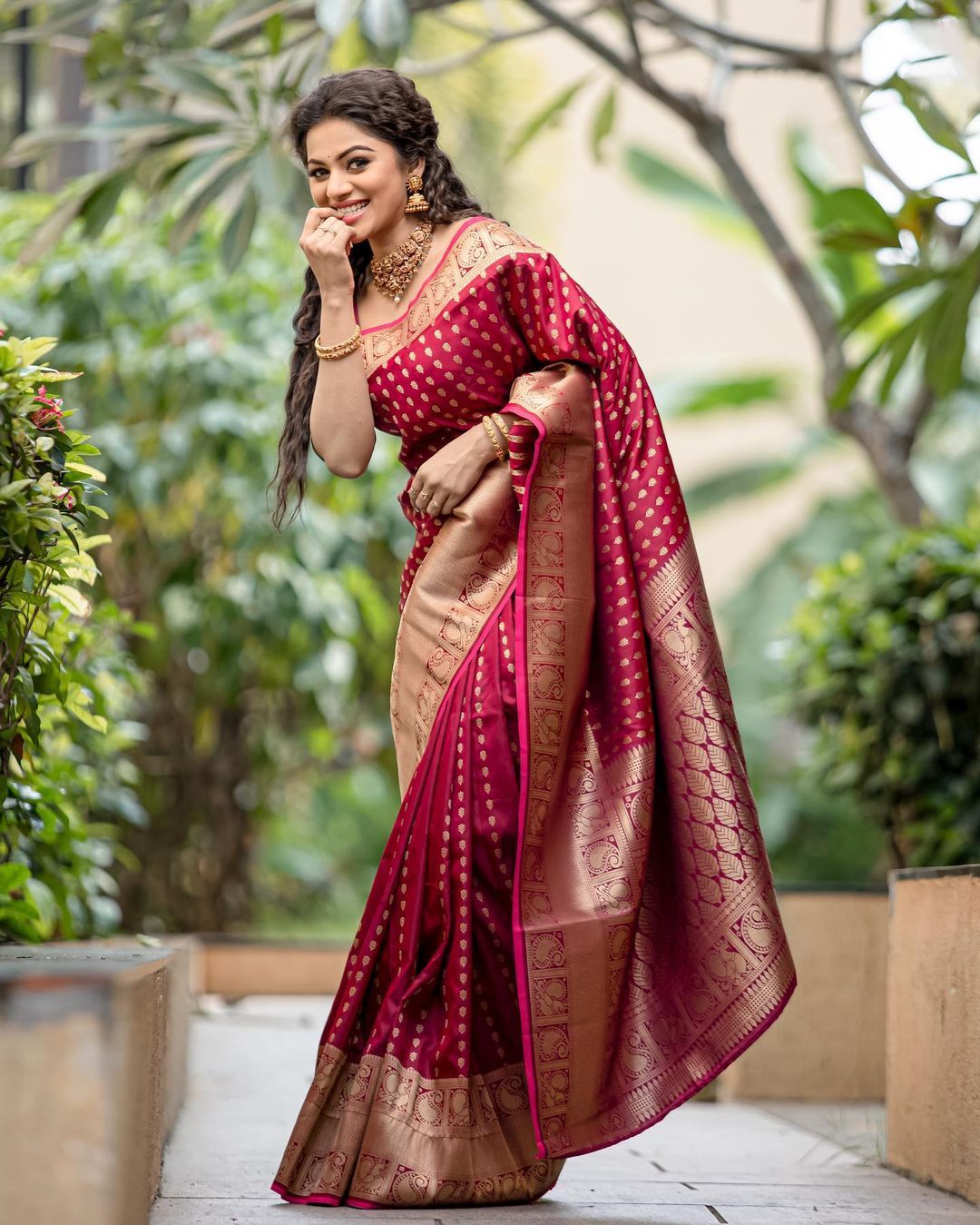 Gratifying Maroon Soft Silk Saree With Pleasurable Blouse Piece