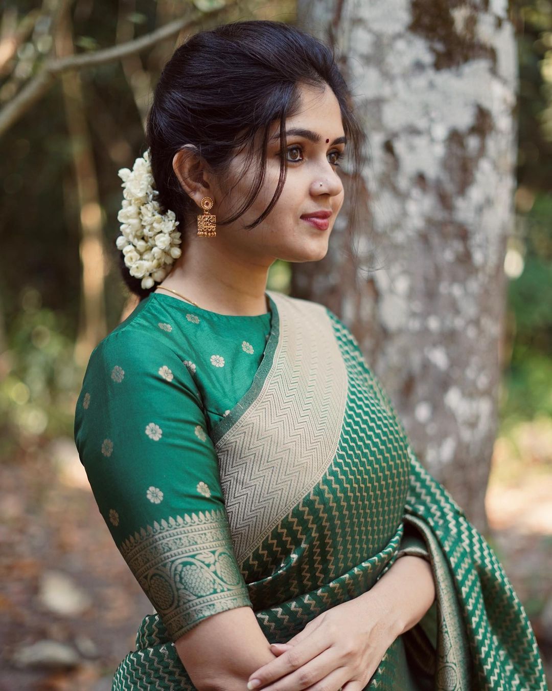 Stylish Green Soft Silk Saree With Flameboyant Blouse Piece