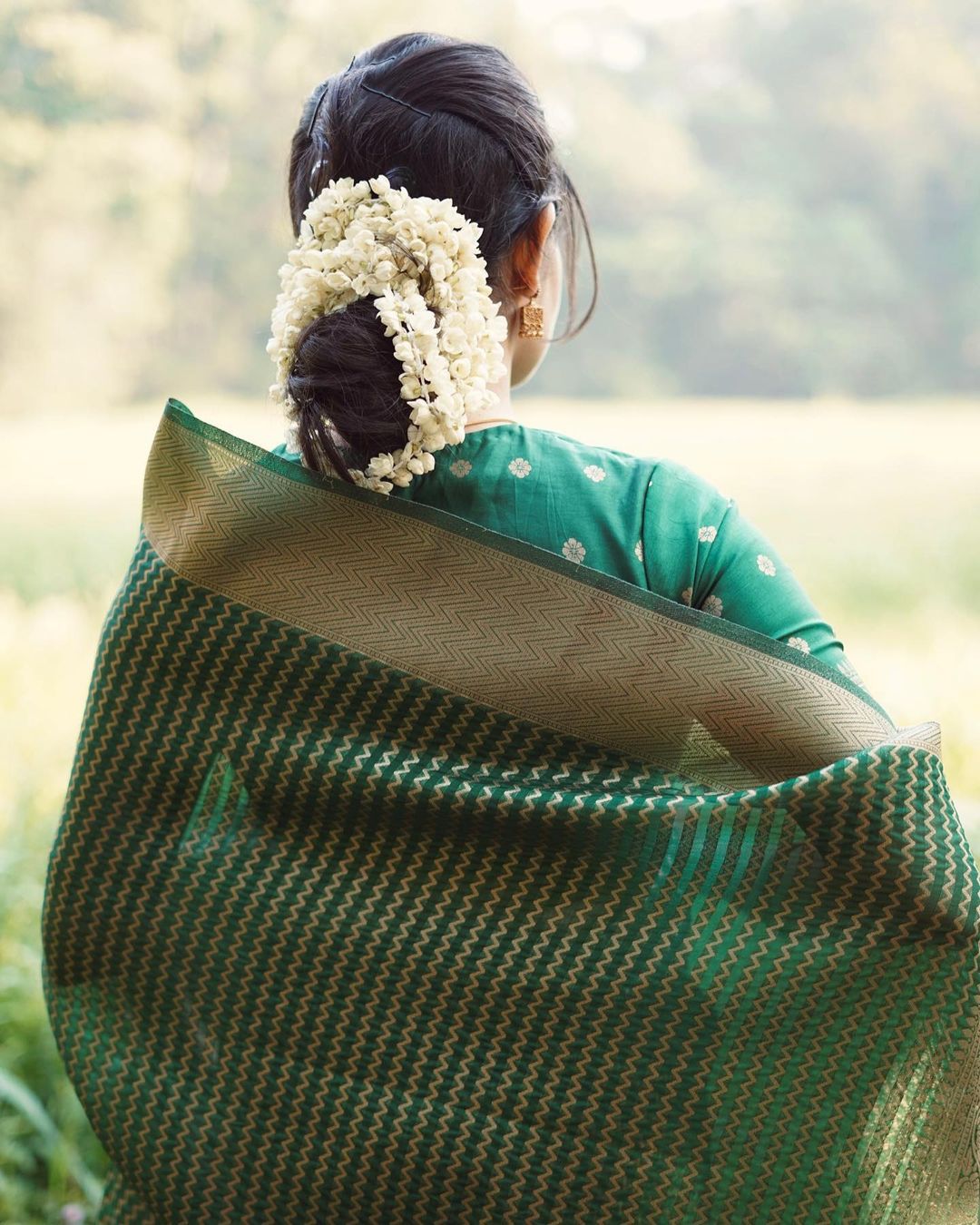 Stylish Green Soft Silk Saree With Flameboyant Blouse Piece