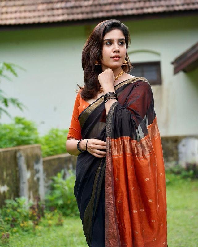 Elision Black Soft Silk Saree With Admirable Blouse Piece