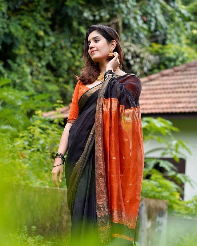 Elision Black Soft Silk Saree With Admirable Blouse Piece