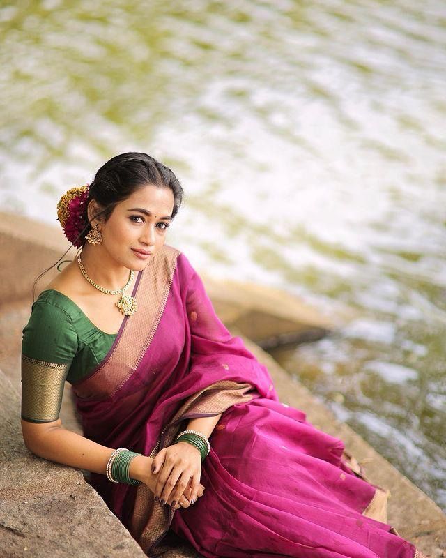 Evanescent Dark Pink Soft Silk Saree With Exquisite Blouse Piece