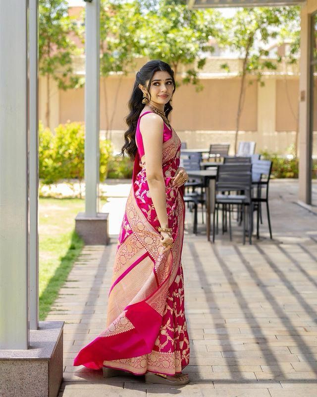 Artistic Dark Pink Soft Silk Saree With Snazzy Blouse Piece