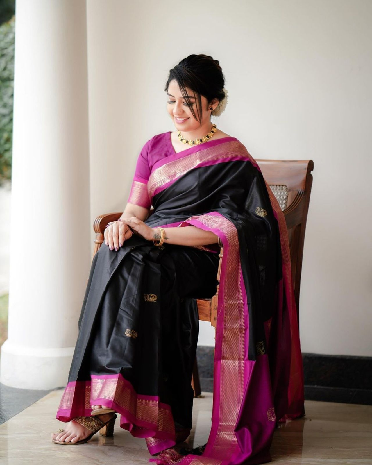 Vestigial Black Soft Silk Saree With Bewitching Blouse Piece