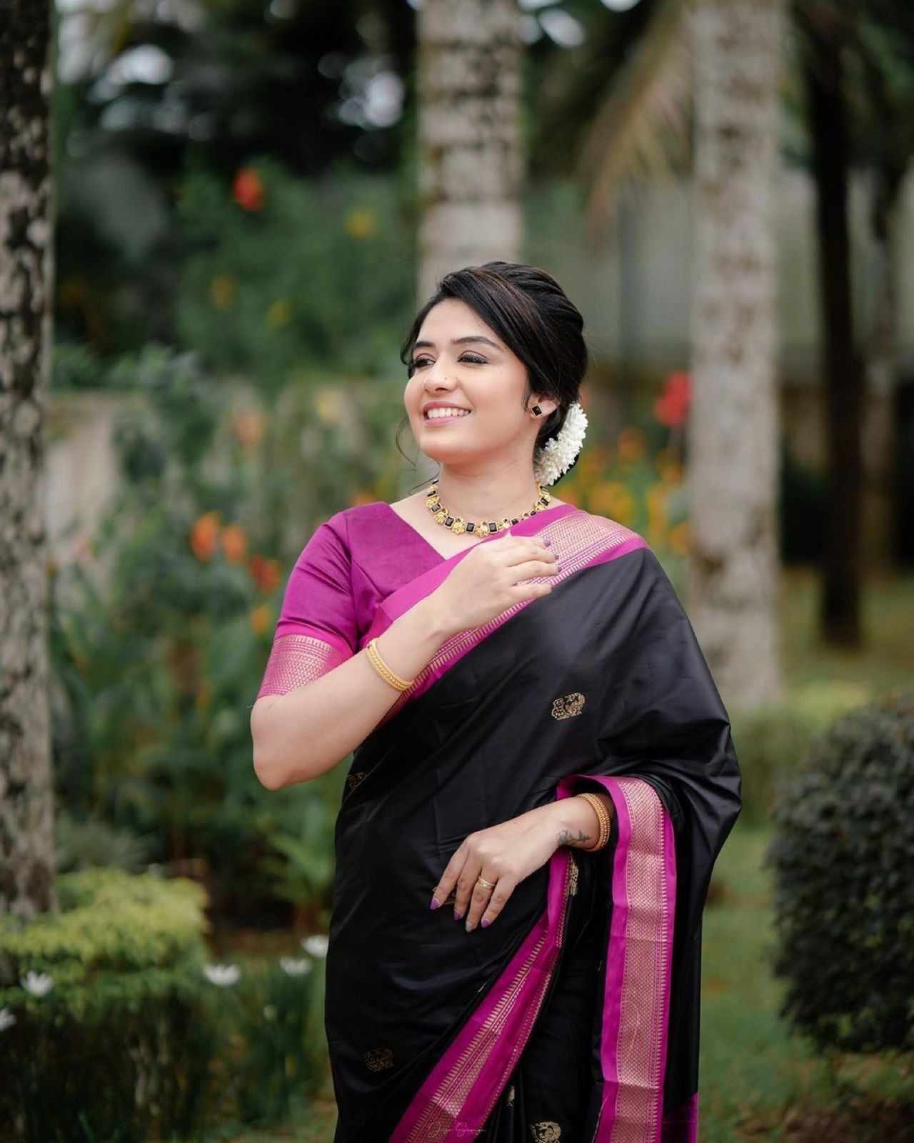 Vestigial Black Soft Silk Saree With Bewitching Blouse Piece