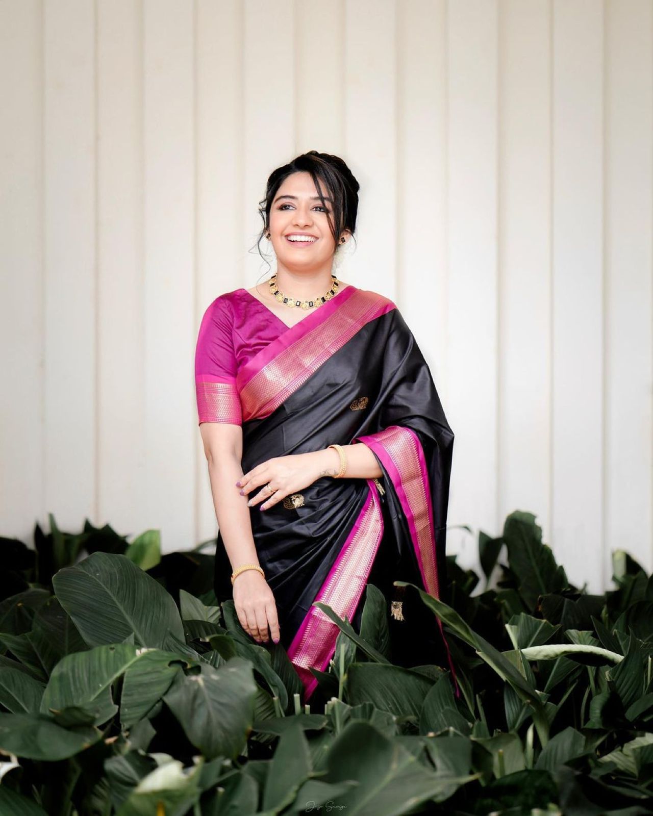 Vestigial Black Soft Silk Saree With Bewitching Blouse Piece