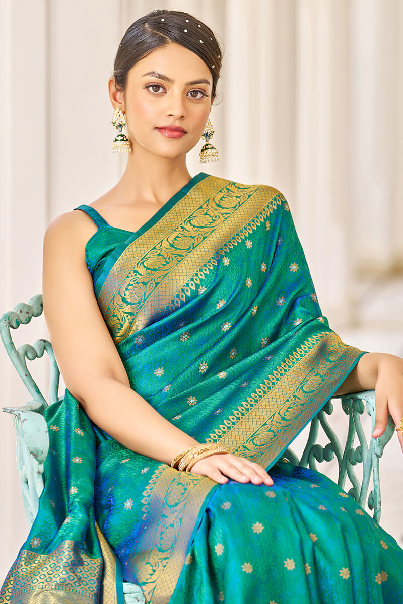 Arresting Rama Kanjivaram Silk Saree With Devastating Blouse Piece