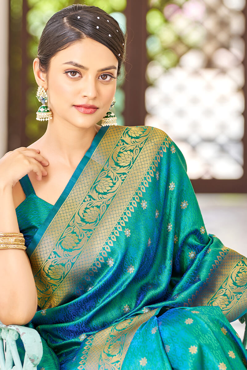 Arresting Rama Kanjivaram Silk Saree With Devastating Blouse Piece