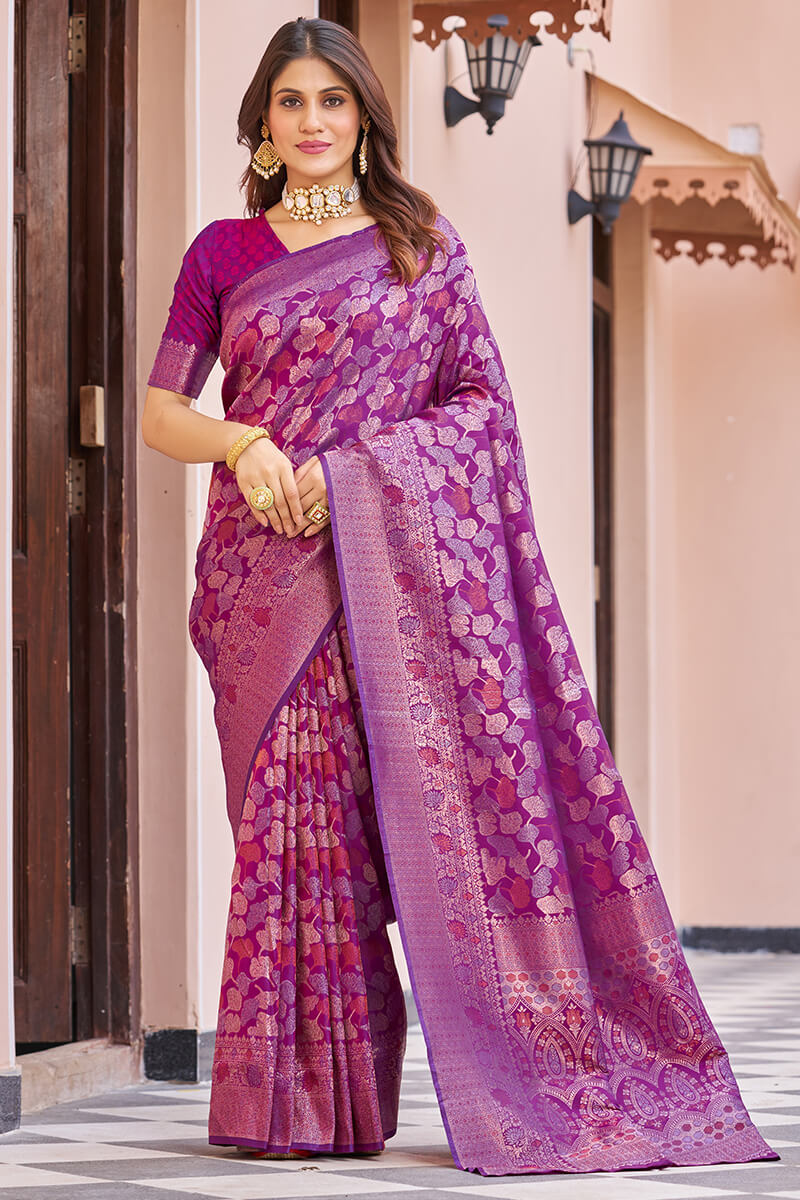 Engrossing Purple Kanjivaram Silk Saree With Vestigial Blouse Piece