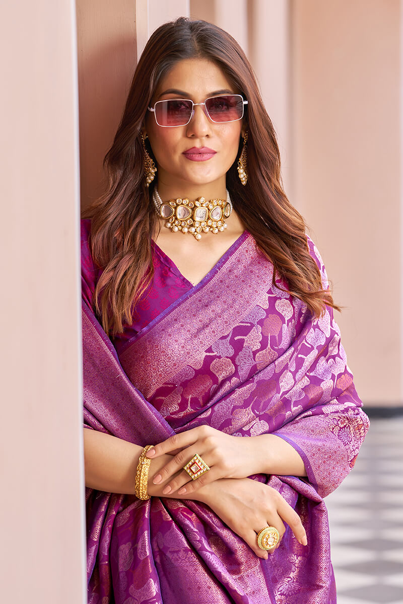 Engrossing Purple Kanjivaram Silk Saree With Vestigial Blouse Piece