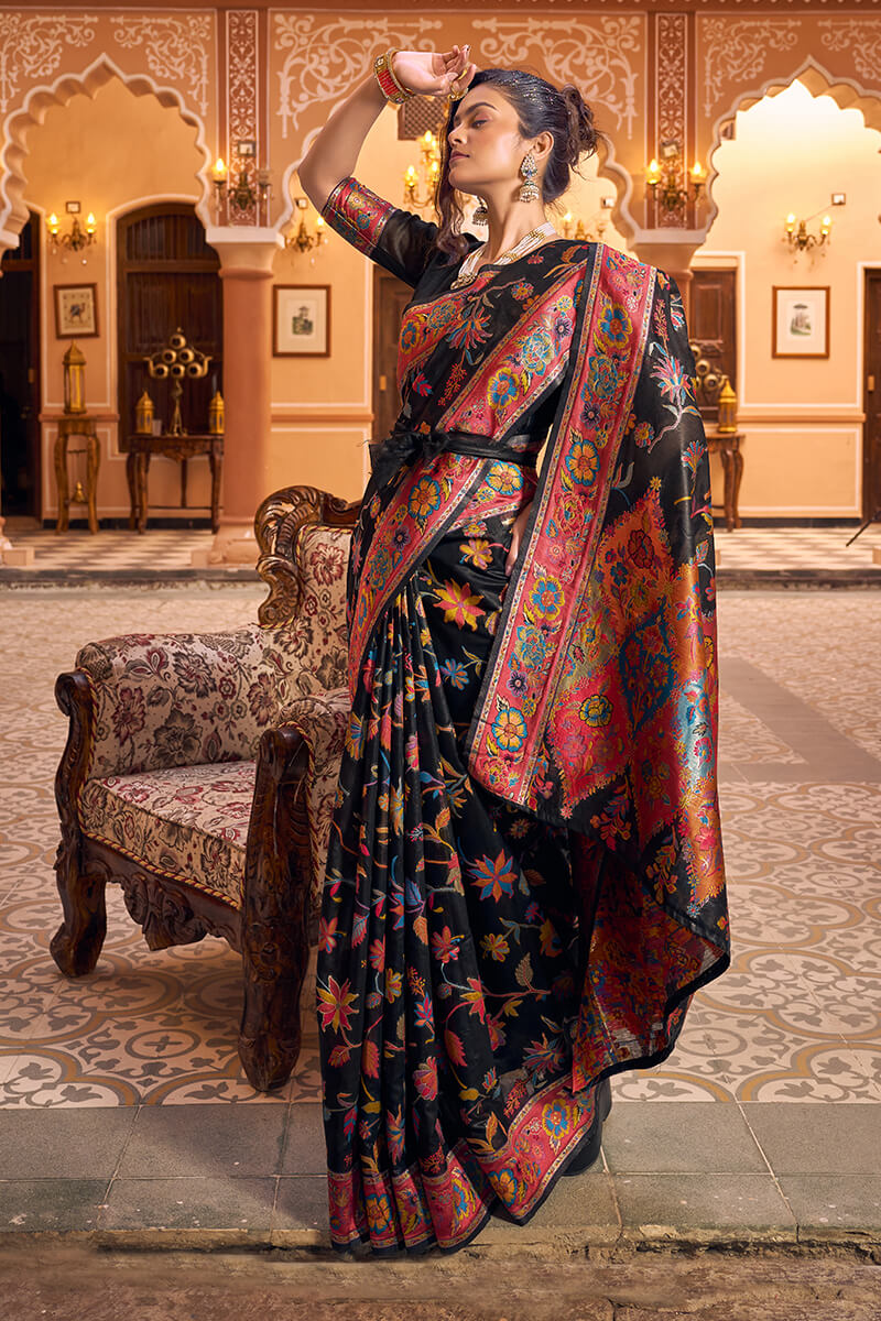 Enticing Black Linen Silk Saree With Winsome Blouse Piece