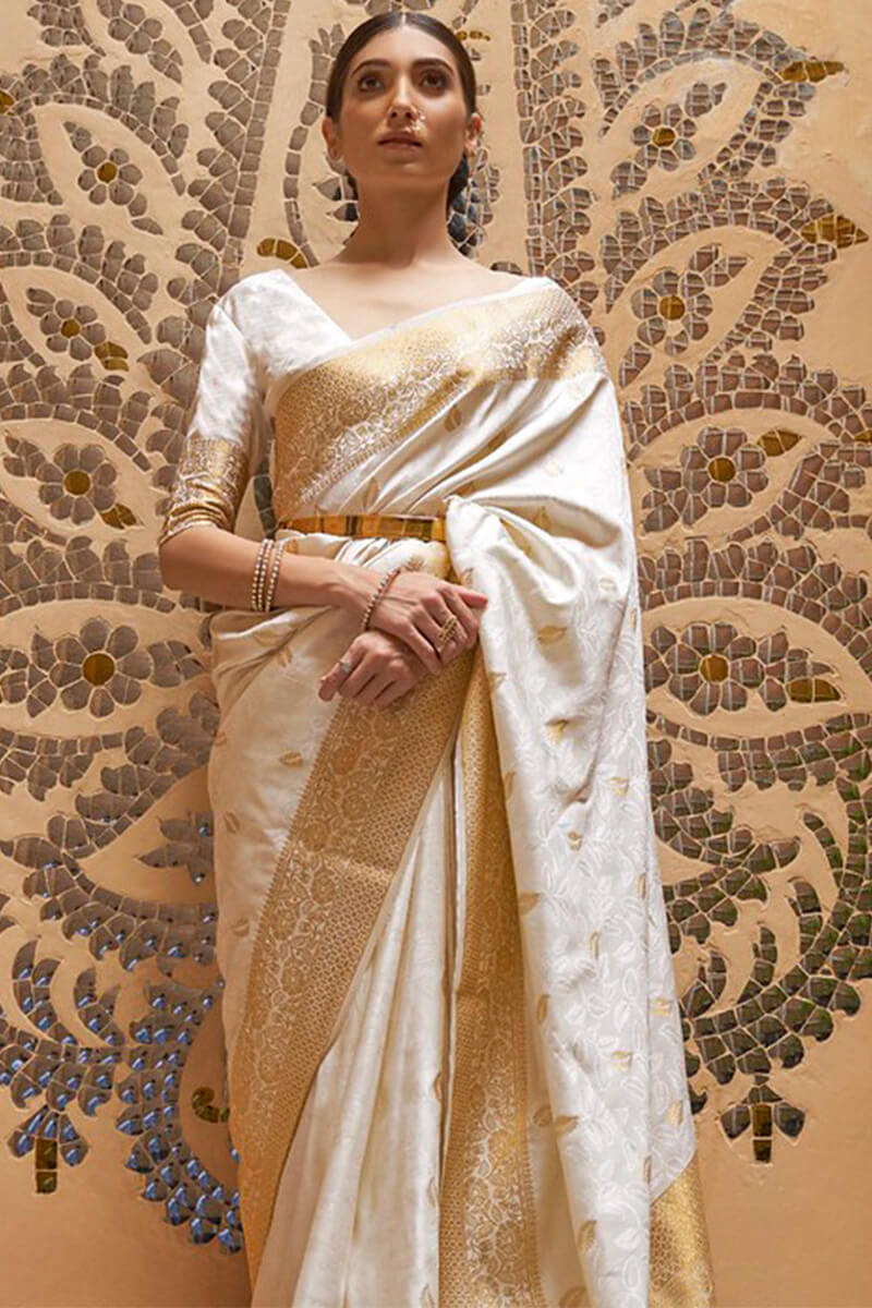 Mesmeric White Kanjivaram Silk Saree With Amiable Blouse Piece