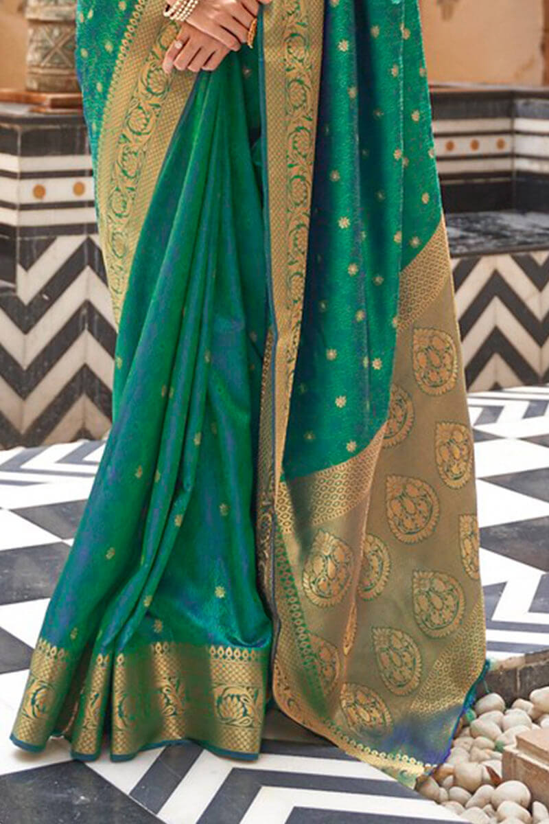 Prominent Rama Kanjivaram Silk Saree With Splendiferous Blouse Piece