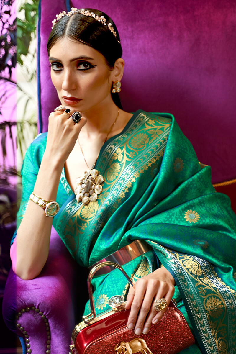 Exceptional Rama Kanjivaram Silk Saree With Smashing Blouse Piece