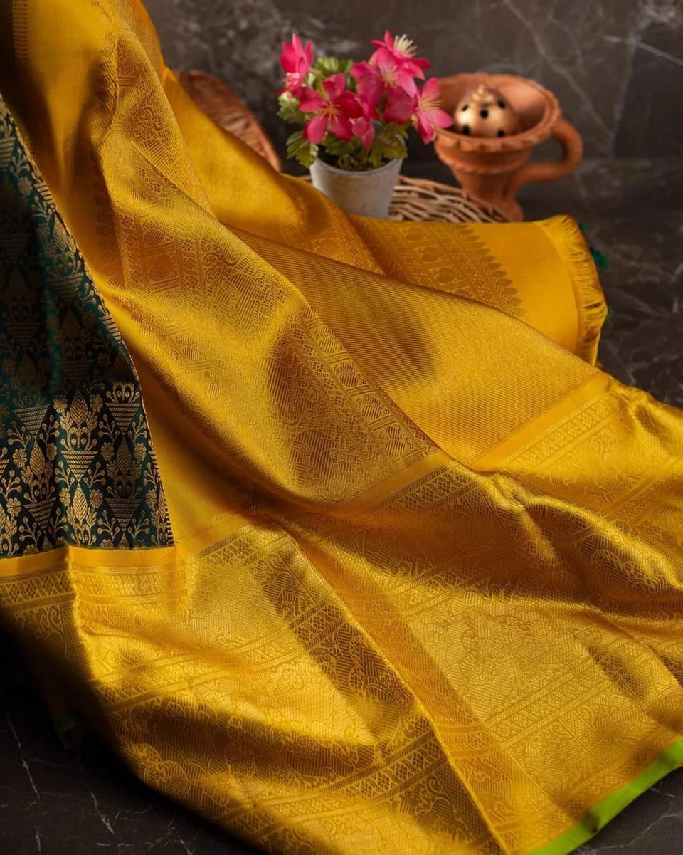 Groovy Green Soft Banarasi Silk Saree With Adoring Blouse Piece